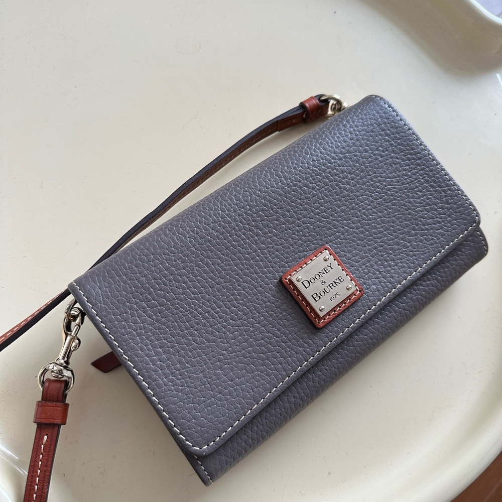 Dooney & Bourke bag - Picture 2 of 3